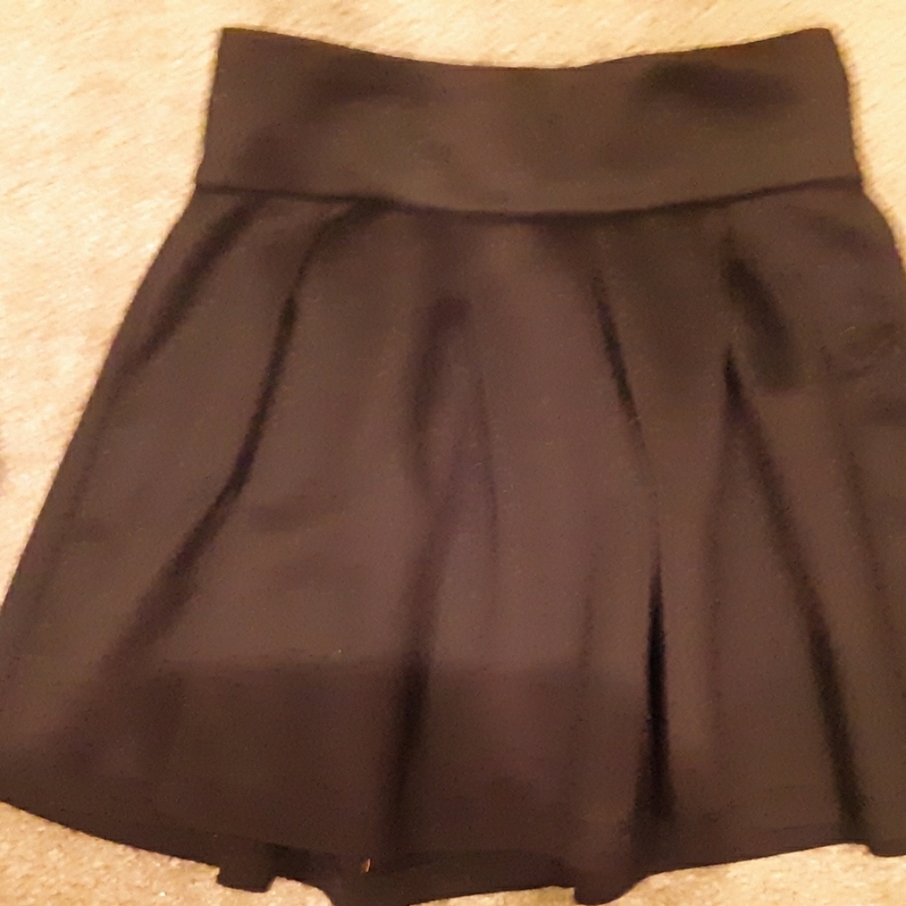 Black flowy skirt with zip back